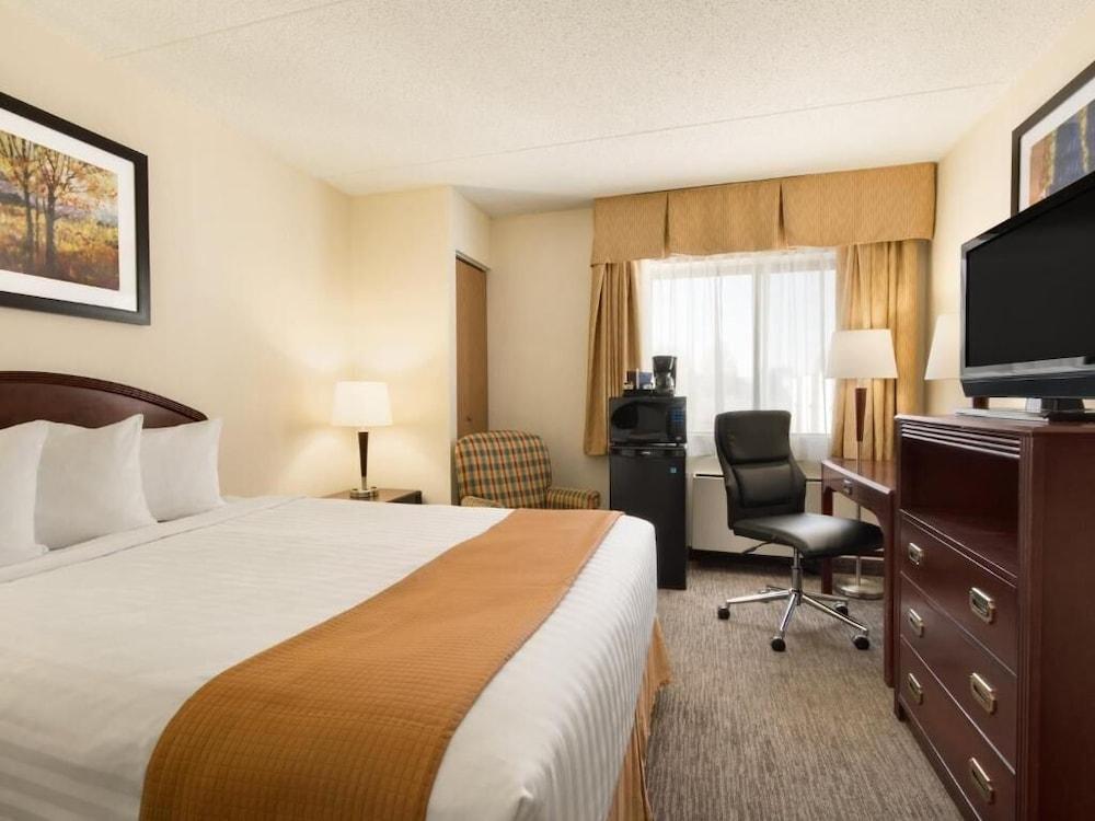 Emerald Hotel & Suites Calgary Airport Exterior foto
