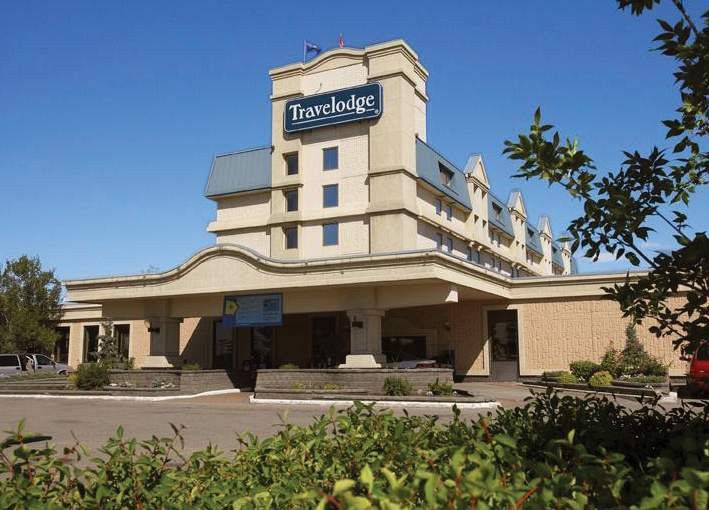 Emerald Hotel & Suites Calgary Airport Exterior foto